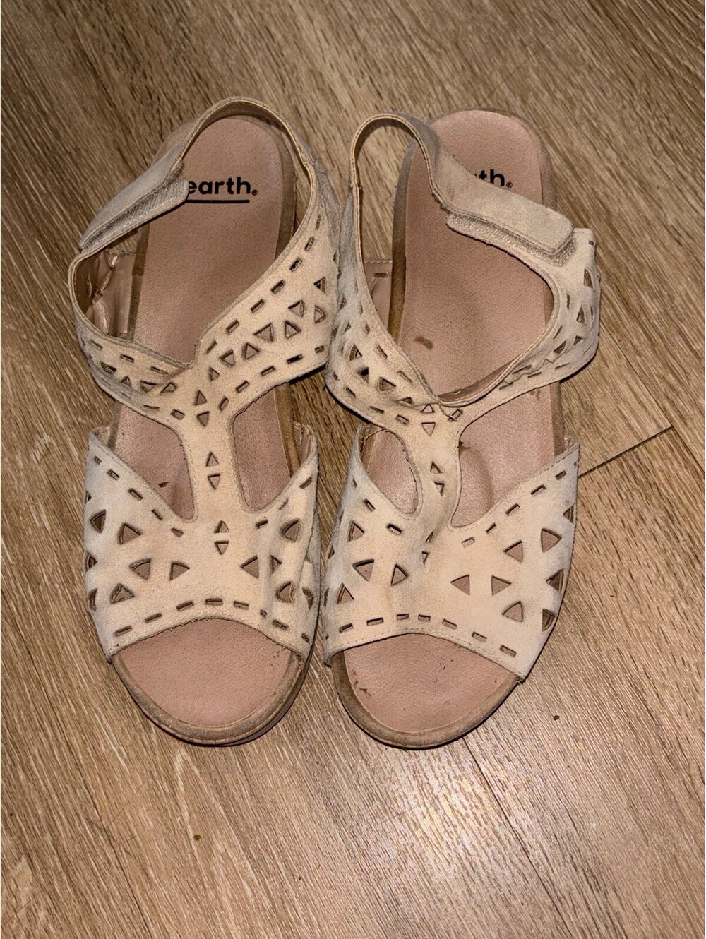Earth Beige Leather Wedge Sandals Cutout Cork Heel Comfort Womens 11 B26
